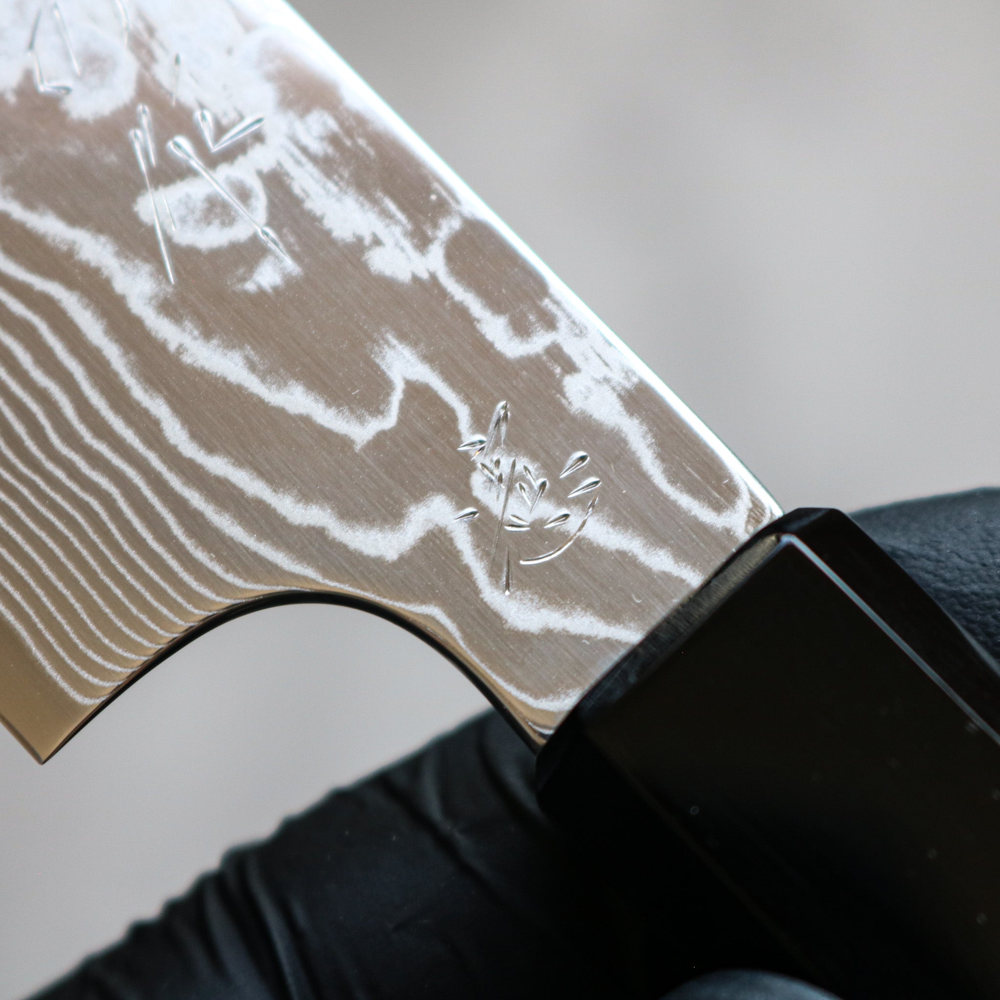 Kenshiro Hatono STRIX Damascus Kiritsuke Petty 135 mm Ebony W spacer