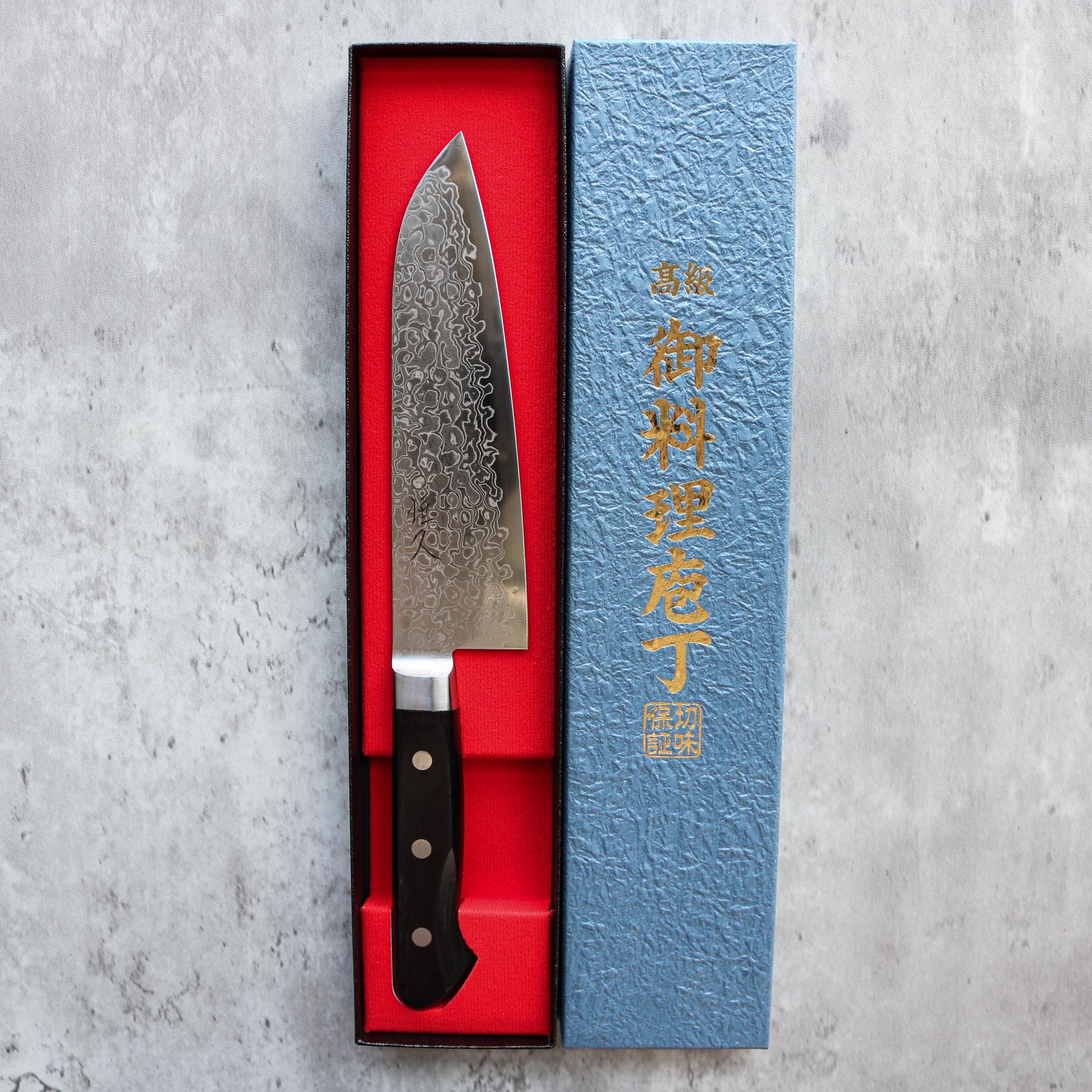 Tsunehisa AUS10 Damascus Santoku 165 mm Black Handle