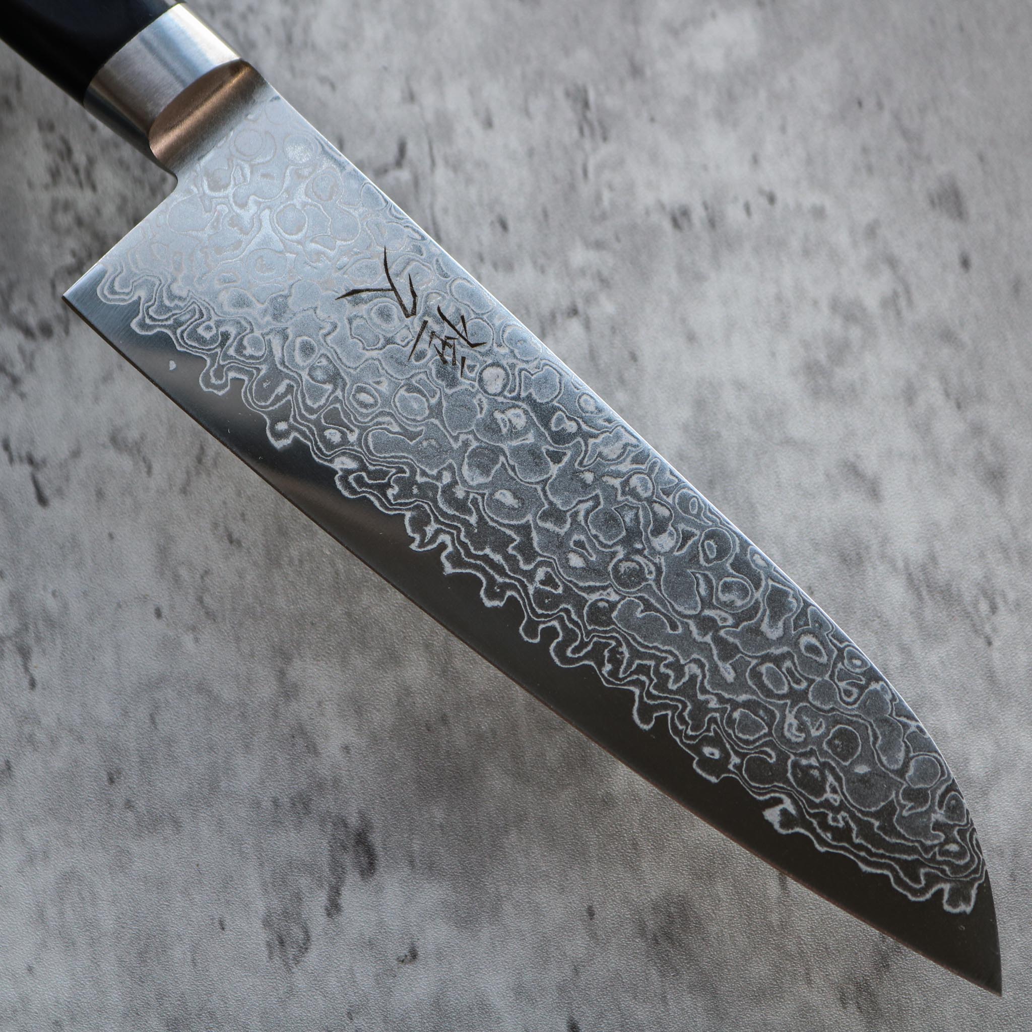 Tsunehisa AUS10 Damascus Santoku 165 mm Black Handle
