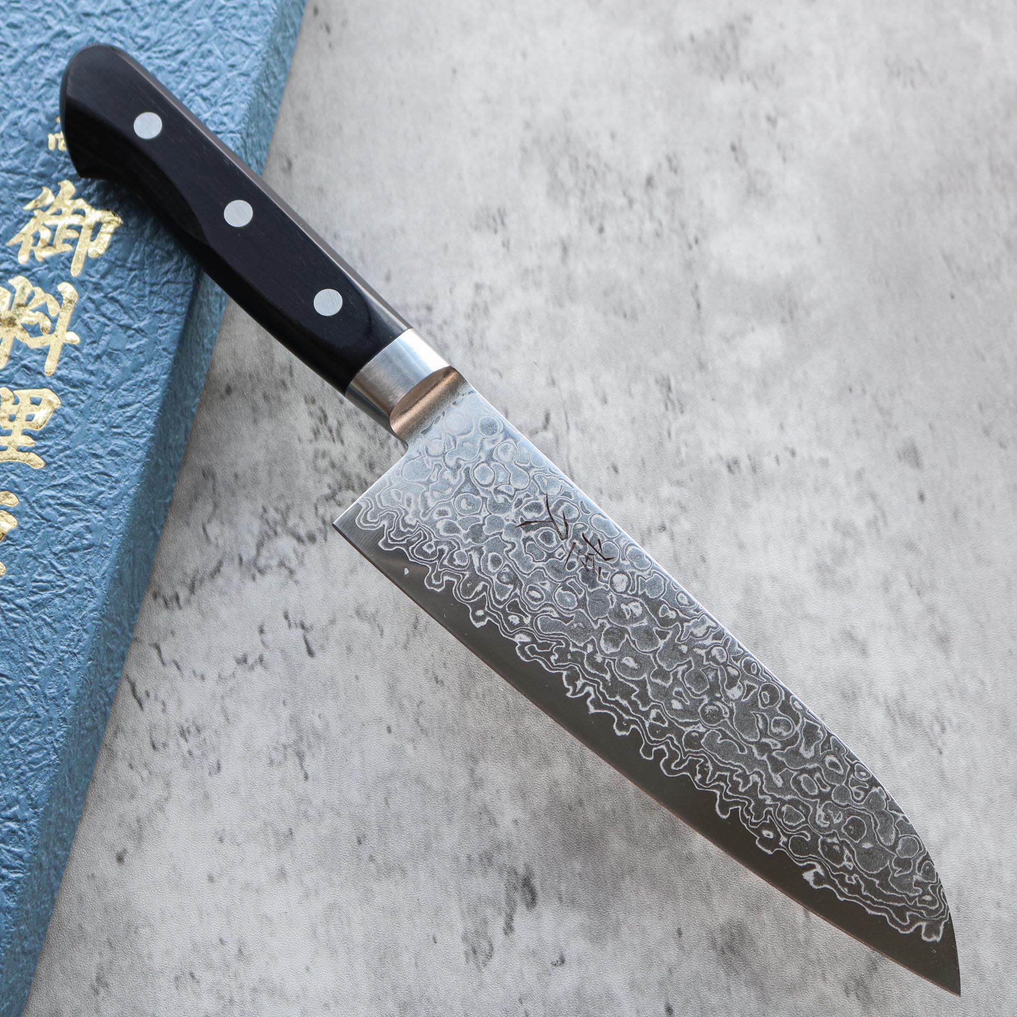 Tsunehisa AUS10 Damascus Santoku 165 mm Black Handle